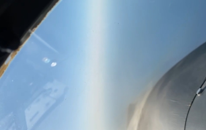 在战斗机拍摄到天空中飞行的UFO